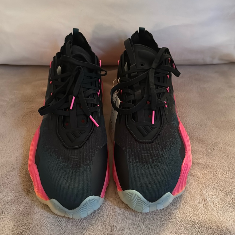 Brand New Adidas Trae Young 3 basketball shoes size 12